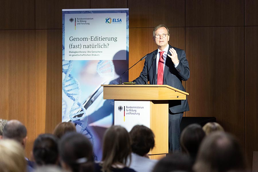 PSt Thomas Rachel, Parlamentarischer Staatssekretär im BMBF, eröffnete den Programmteil mit einer Rede PSt Thomas Rachel, Parlamentarischer Staatssekretär im BMBF, eröffnete den Programmteil mit einer Rede
