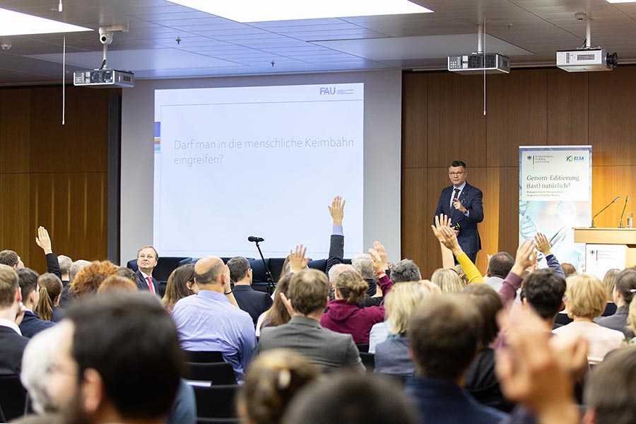 Professor Dabrock vom Deutsche Ehtikrat in seinem Impulsvortrag   Professor Dabrock vom Deutsche Ehtikrat in seinem Impulsvortrag