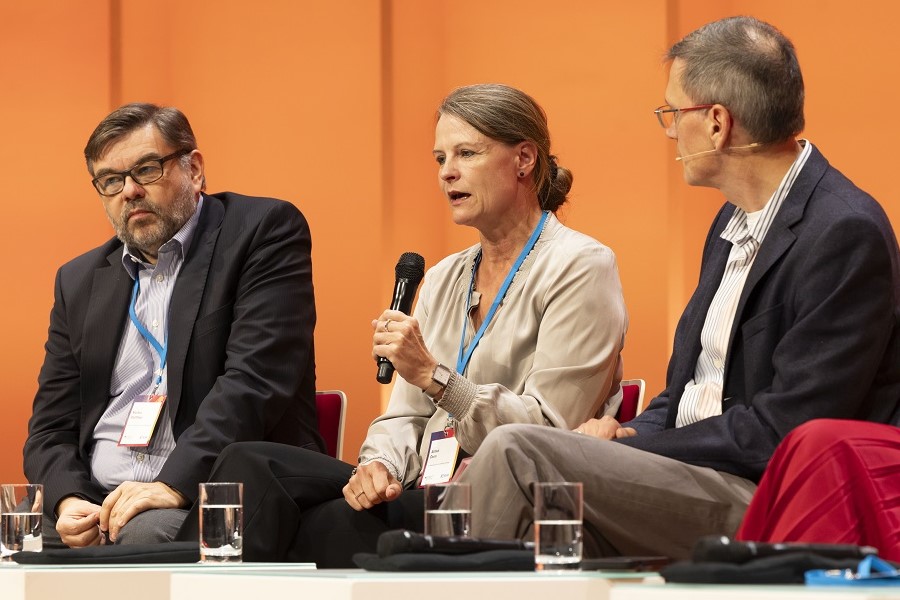 Dr. Rothhaar, Dr. Dorn und Moderator Wildermuth während der Podiumsdiskussion