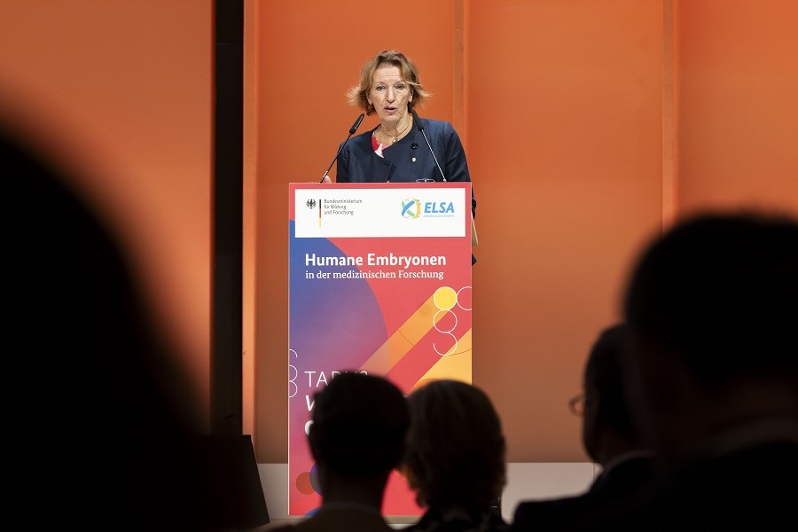 Professorin Leptin während der Konferenz