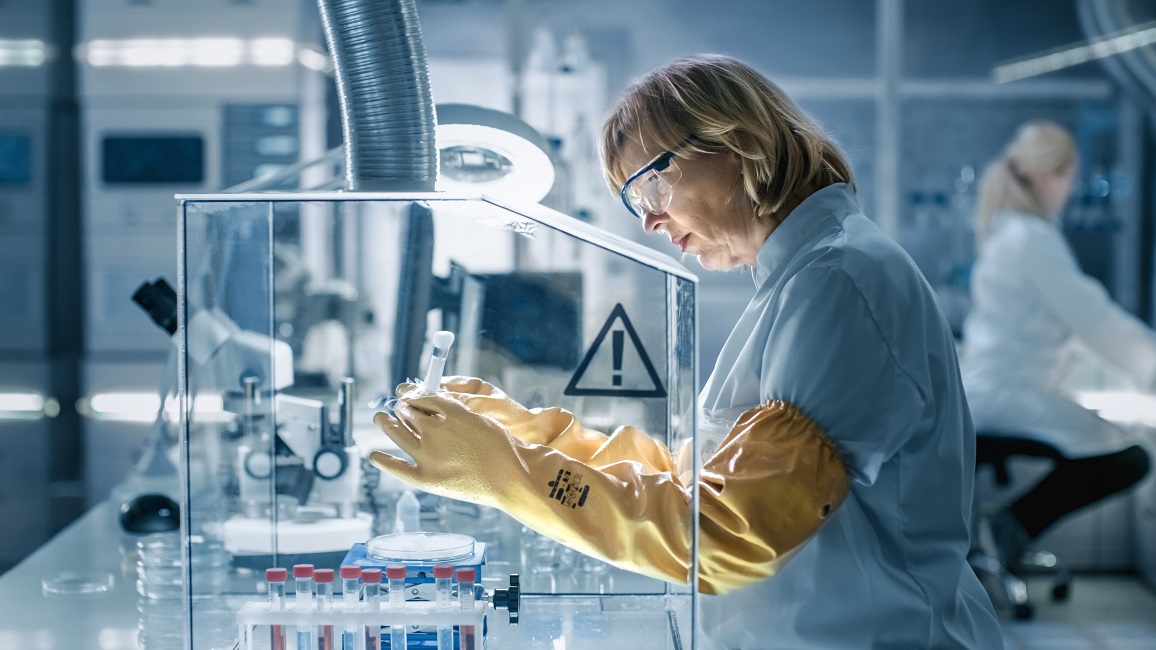 Wissenschaftlerin im Labor