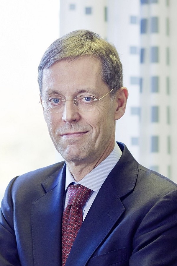 Porträt Professor Dr. Thomas Gasser. Er leitet die klinische Forschung am DZNE-Standort Tübingen