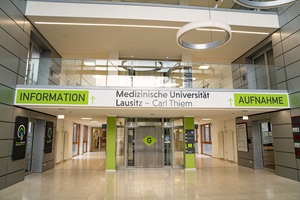 Ein Blick in das Foyer des neuen Haupteingangs der MUL – CT Ein Blick in das Foyer des neuen Haupteingangs der MUL – CT
