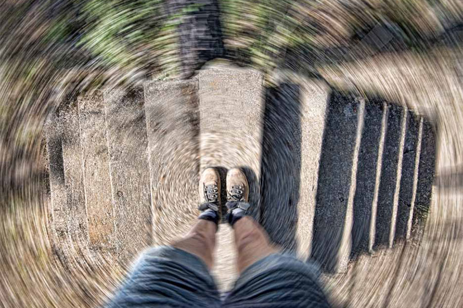 Fast jeder Dritte leidet unter Höhenschwindel – das kann nicht nur in den Bergen zu einem Problem werden.