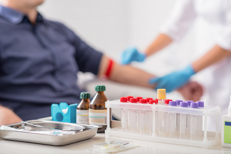 Patient im Labor zur Blutuntersuchung