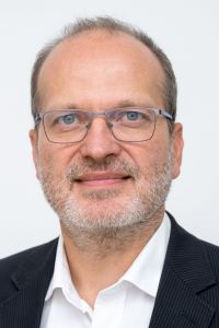 Portrait von Professor Dr. Rafael Mikolajczyk