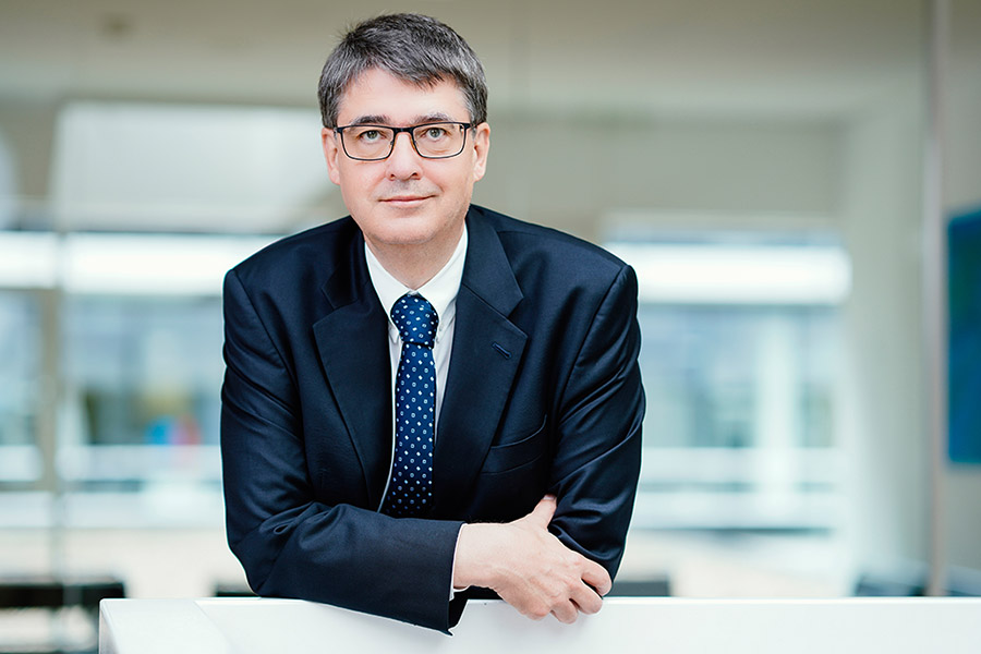 Porträt von Professor Dr. Michael Baumann.