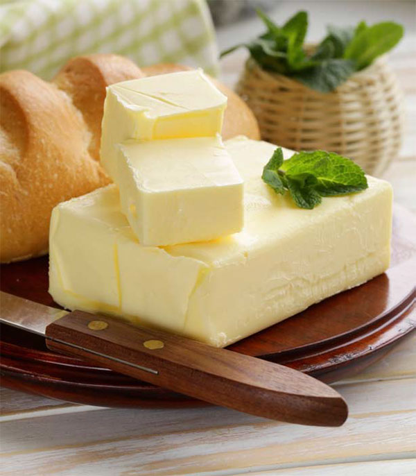 Fett ist nicht gleich Fett. Im Vergleich zu ges&auml;ttigten Fetten, wie sie zum Beispiel in Butter oder im Fettrand von Fleisch enthalten sind, sollten unges&auml;ttigte Fetts&auml;uren einen h&ouml;heren Stellenwert in der t&auml;glichen Ern&auml;hrung einnehmen.