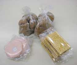 Wurst, Roggenbr&ouml;tchen und Kn&auml;ckebrot mit Schokof&uuml;llung – drei Produkte, die f&uuml;r die Studie mit Omega- 3-Fetts&auml;uren angereichert wurden.