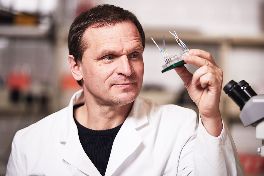 Die Multi-Organ-Chips der Firma TissUse bestehen aus mehreren Organmodellen, die über haarfeine Kanäle miteinander verbunden sind.