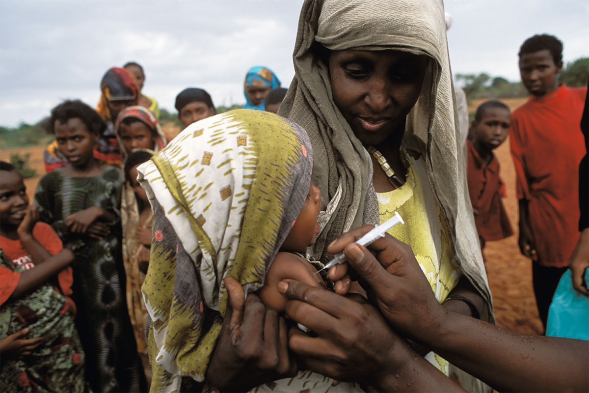 Wirkt sich eine m&uuml;tterliche Wurminfektion negativ auf die Impfantwort des Kindes aus? Dieser Frage geht eine aktuelle Studie nach. 