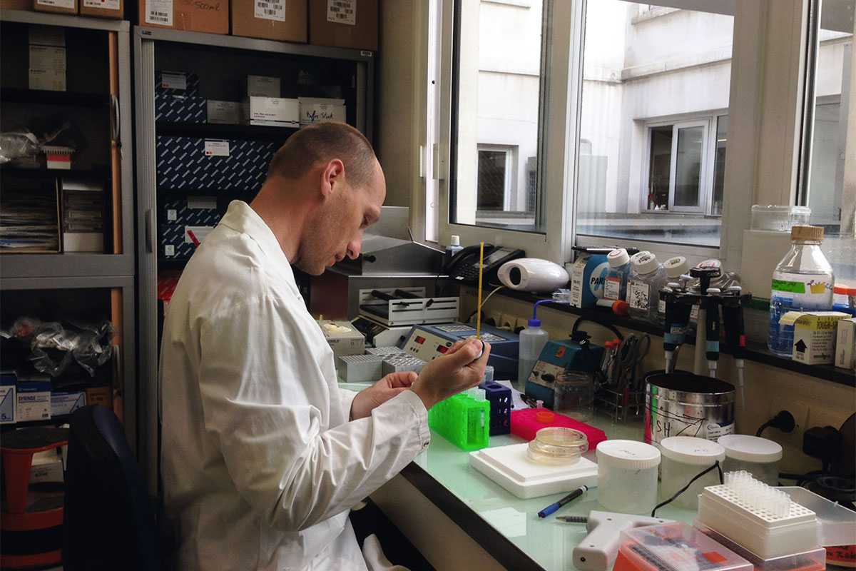 Dr. Benoit Gamain vom franz&ouml;sischen Forschungsinstitut Inserm ist der Entdecker des Impfstoffkandidaten, der kurz vor der klinischen Pr&uuml;fung steht.