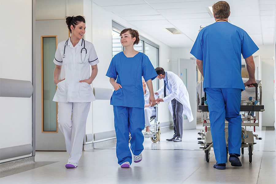 Pro Jahr erkranken in Deutschland schätzungsweise 500.000 Menschen an Krankenhausinfektionen. Foto: Thinkstock – Spotmatik