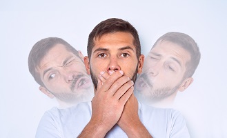 Junger Mann mit Tourette-Syndrom