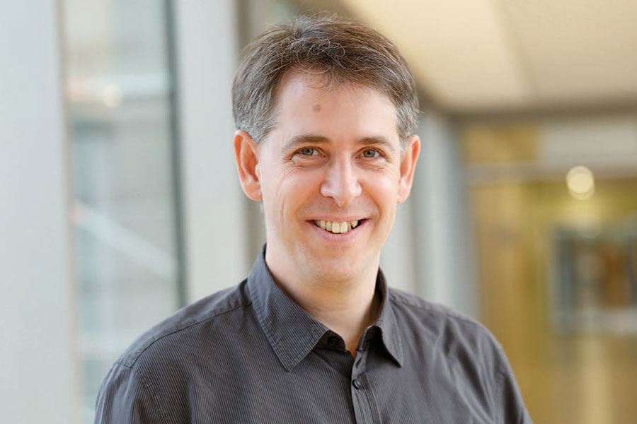 Porträt von Prof. Dr. Stefan Pfister