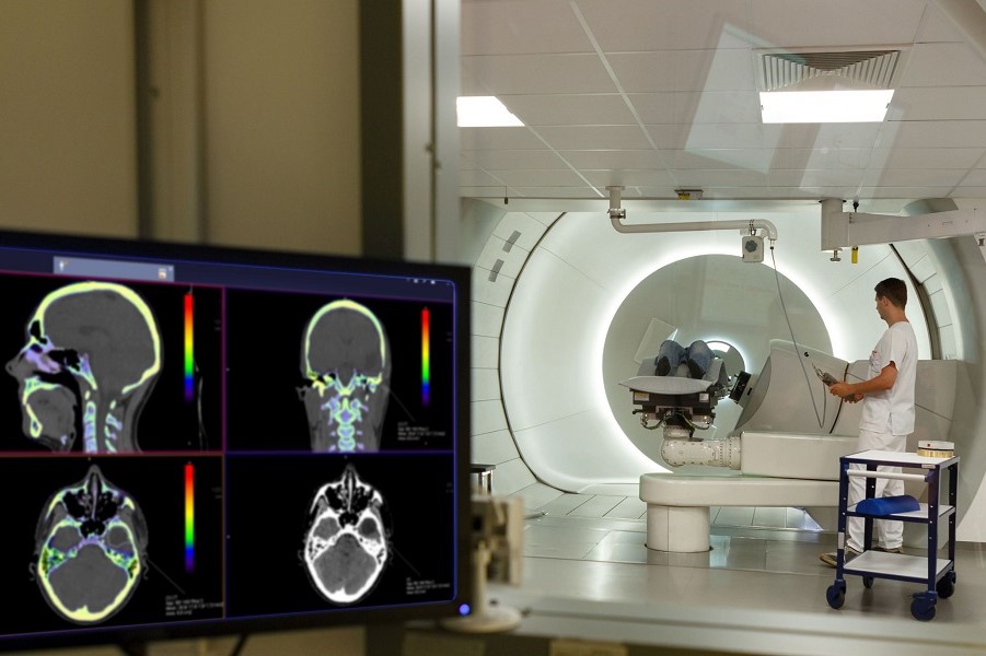Patient bei einer computertomographischen Untersuchung. 