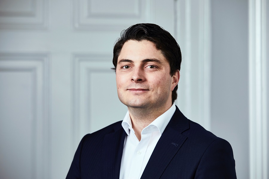 Dr. Adrian Schomburg