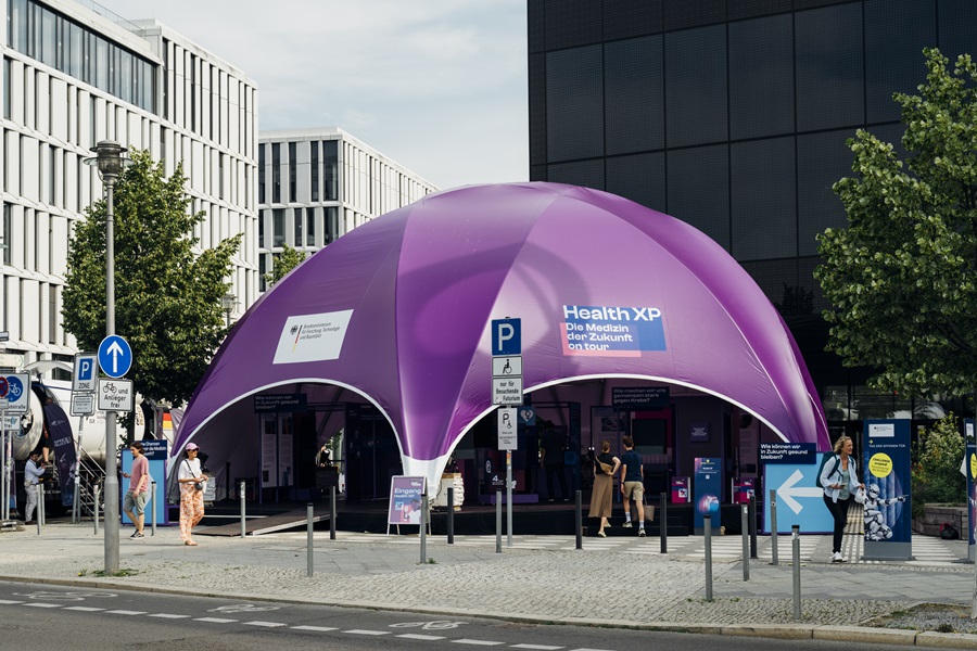 Das Zelt der Ausstellung HealthXP in Berlin
