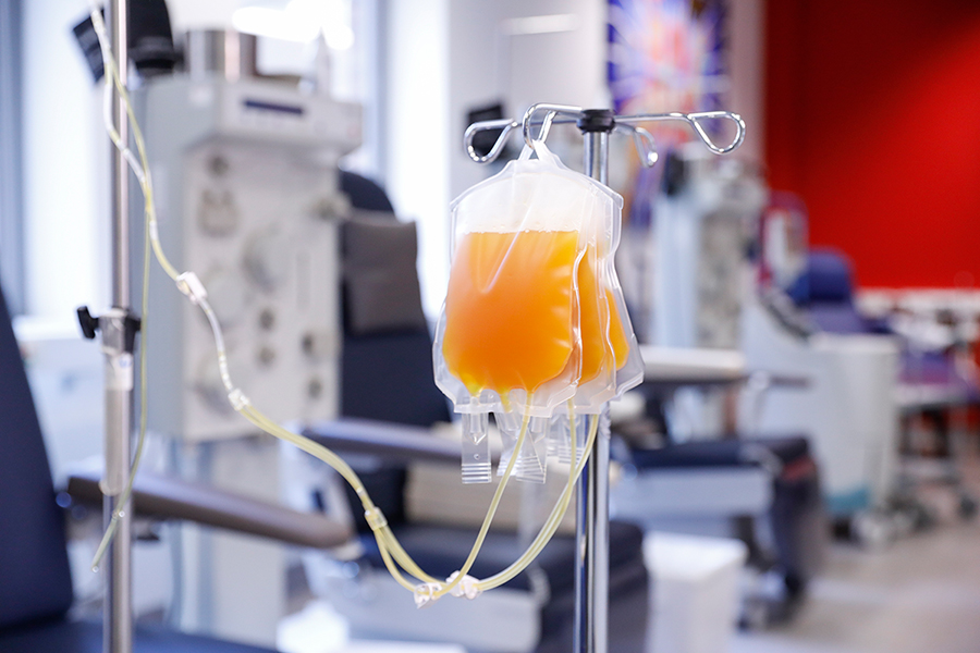 Drei Beutel mit Blutplasma 