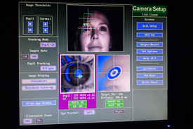 Die Eyetracking-Methode hilft, Aufmerksamkeitsprozesse zu erforschen.