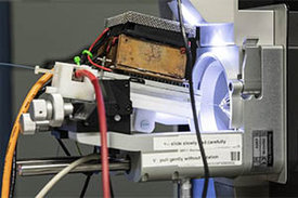 Durch massenspektrometrischer Analysen konnten die Wissenschaftlerinnen und Wissenschaftler 1484 Wechselwirkungen zwischen den Proteinen von Coronaviren und denen in menschlichen Lungenzellen identifizieren. 