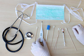 Schnelltests - haben laut eines Simulationsmodells von Forschenden der Uni Bonn die Corona-Pandemie in der dritten und vierten Welle effektiv eingedämmt. 