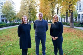 Dr. Sarah Nordmeyer, Alireza Khasheei und Studienleiterin Dr. Franziska Seidel (v.l.n.r.)