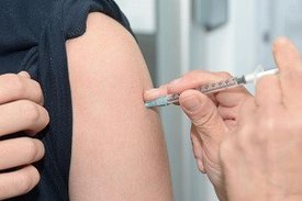  Die Impfstoffstudie im DZIF läuft nach Plan. Ersten Probandinnen und Probanden konnten am UKE in Hamburg geimpft werden.  © Hyttalo Souza       Die Impfstoffstudie im DZIF läuft nach Plan. Ersten Probandinnen und Probanden konnten am UKE in Hamburg geimp