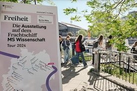Das schwimmende Science Center tourt wieder durch Deutschland. An Bord dreht sich alles um Freiheit.