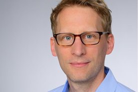 Porträtfoto des Studienleiters Prof. Dr. Florian Klein.